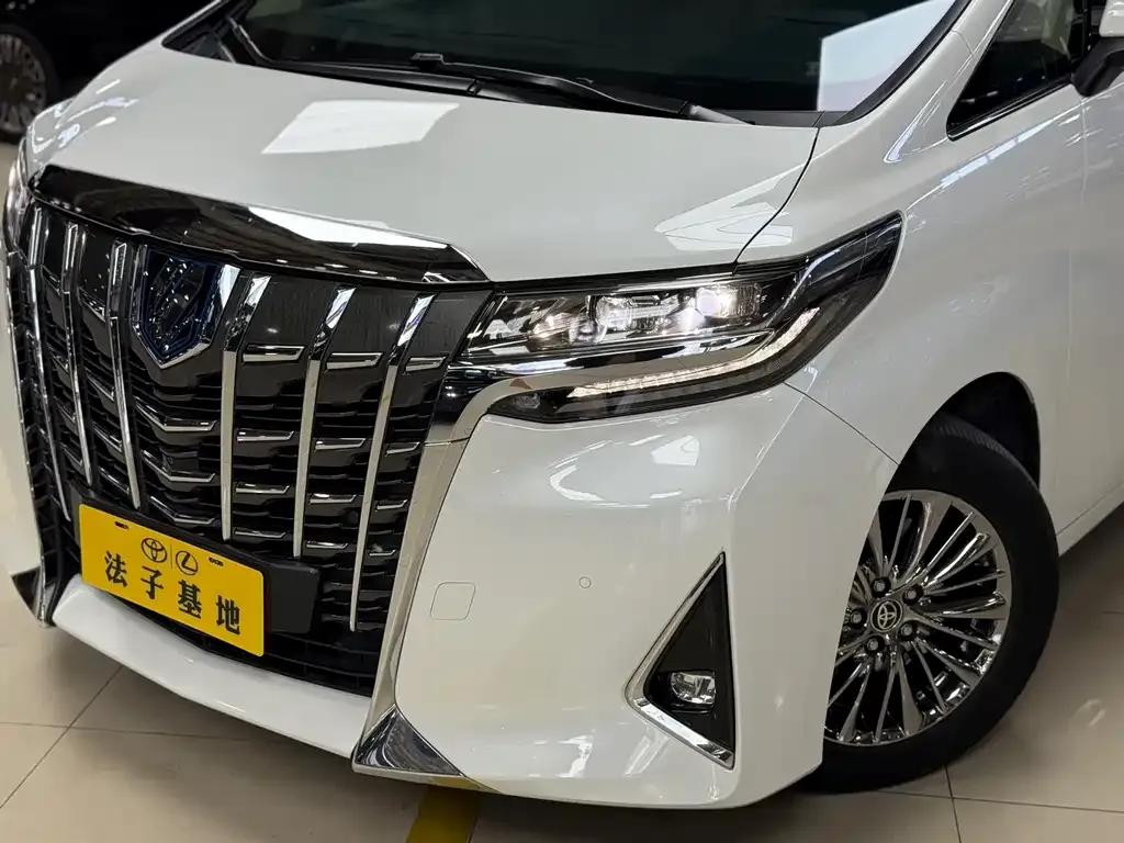 Toyota Alphard — фото 4