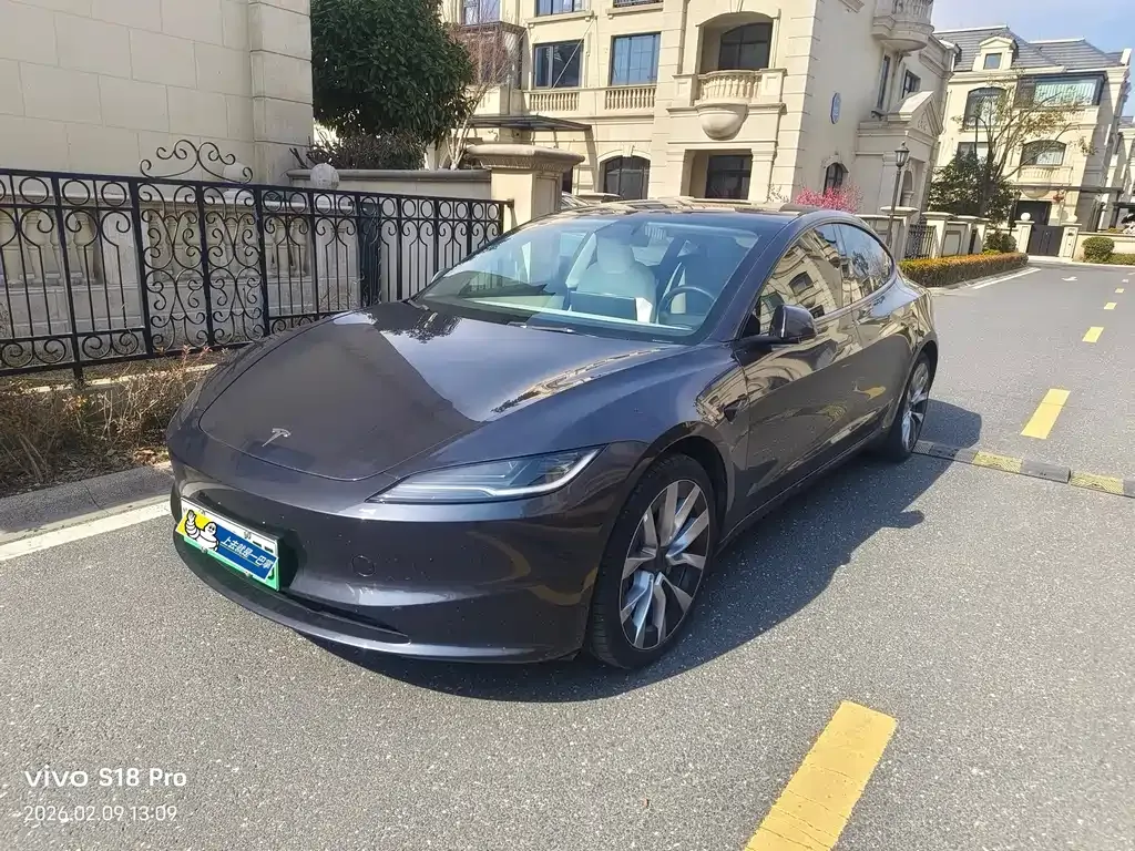 Tesla Model 3 — фото 1