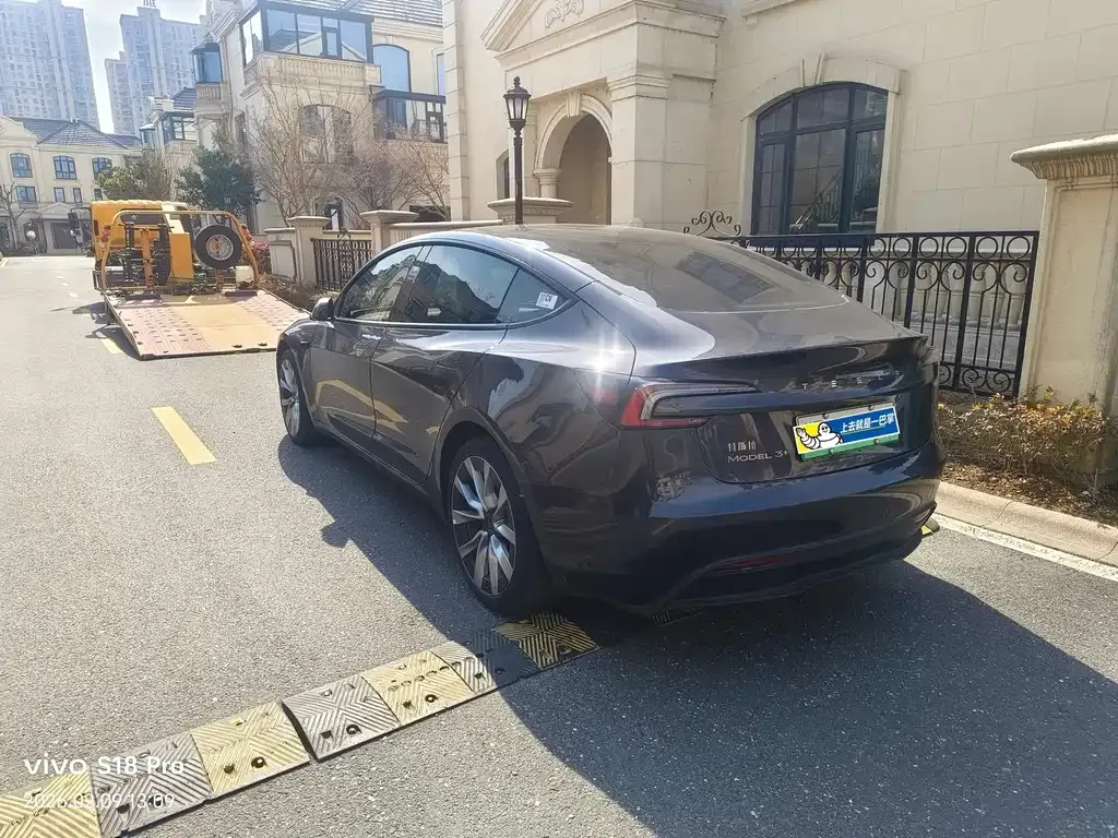 Tesla Model 3 — фото 4