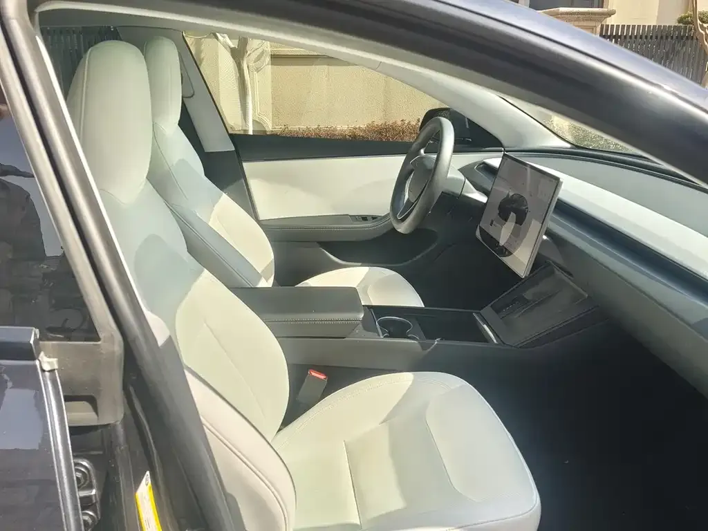 Tesla Model 3 — фото 5