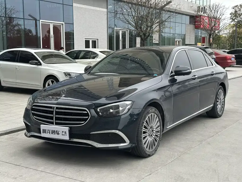 Mercedes-Benz E-Class — фото 1
