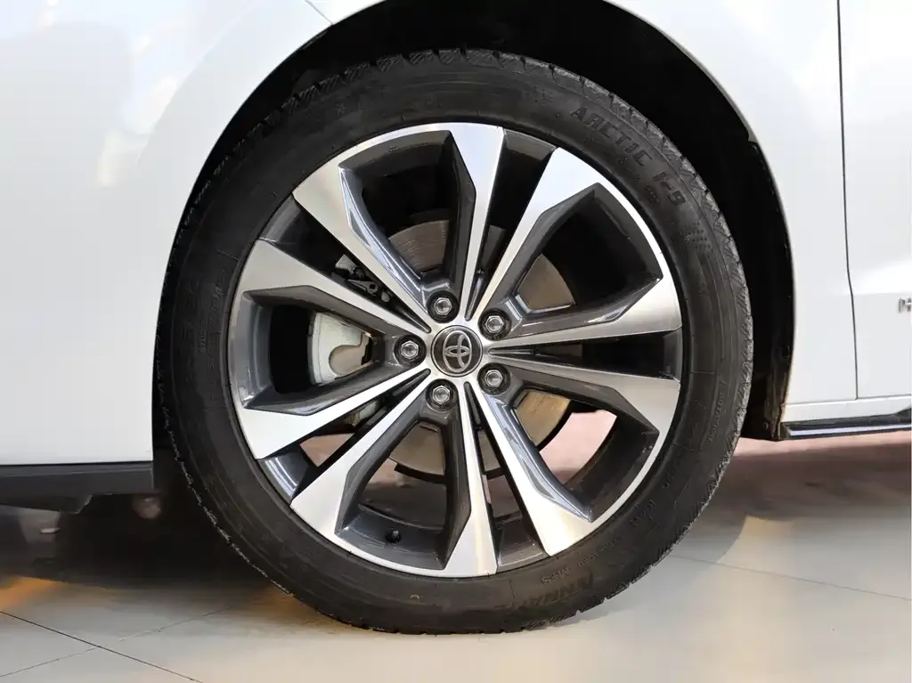 Toyota Granvia 2023 из CN, фото 9