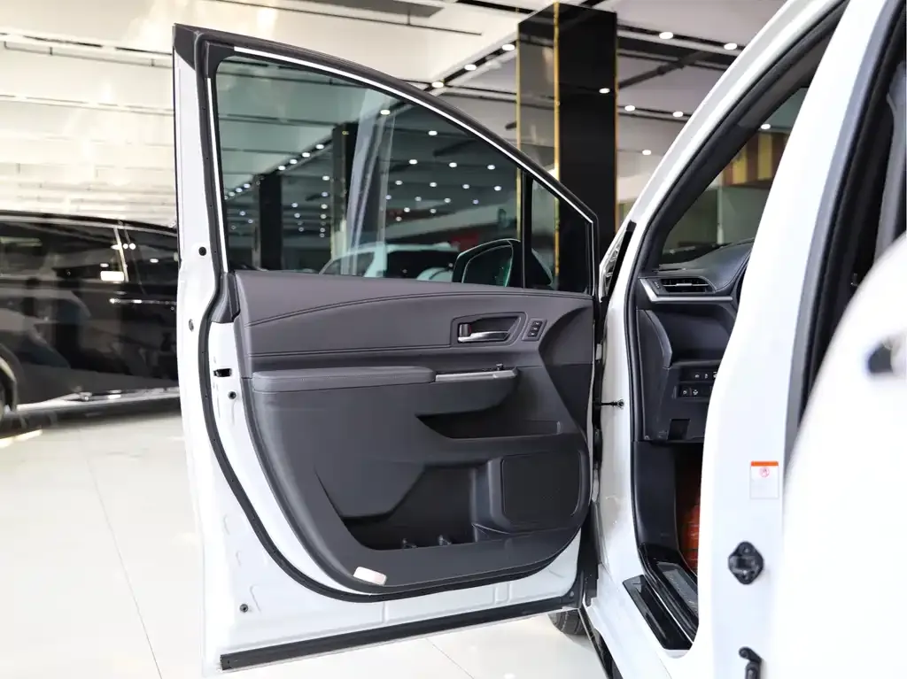 Toyota Granvia 2023 из CN, фото 8