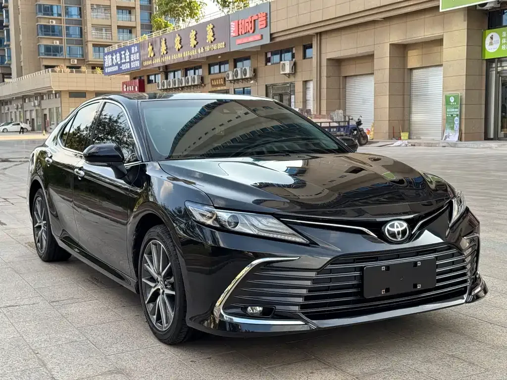 Toyota Camry — фото 6