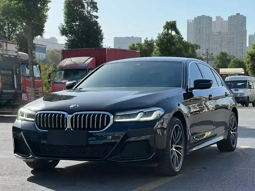 BMW 5 Series — фото 1