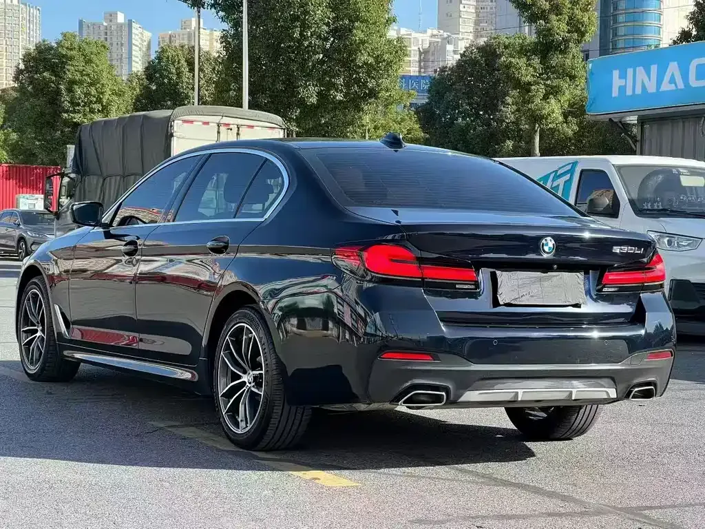 BMW 5 Series — фото 9