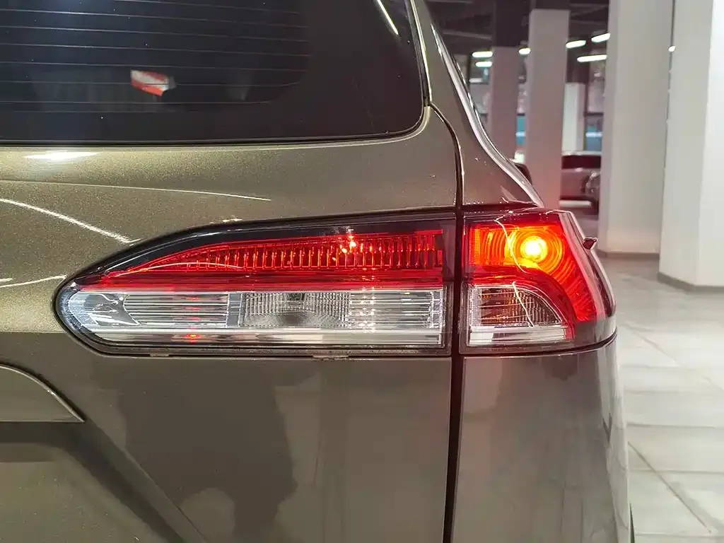 Toyota Corolla Cross 2022 из CN, фото 9