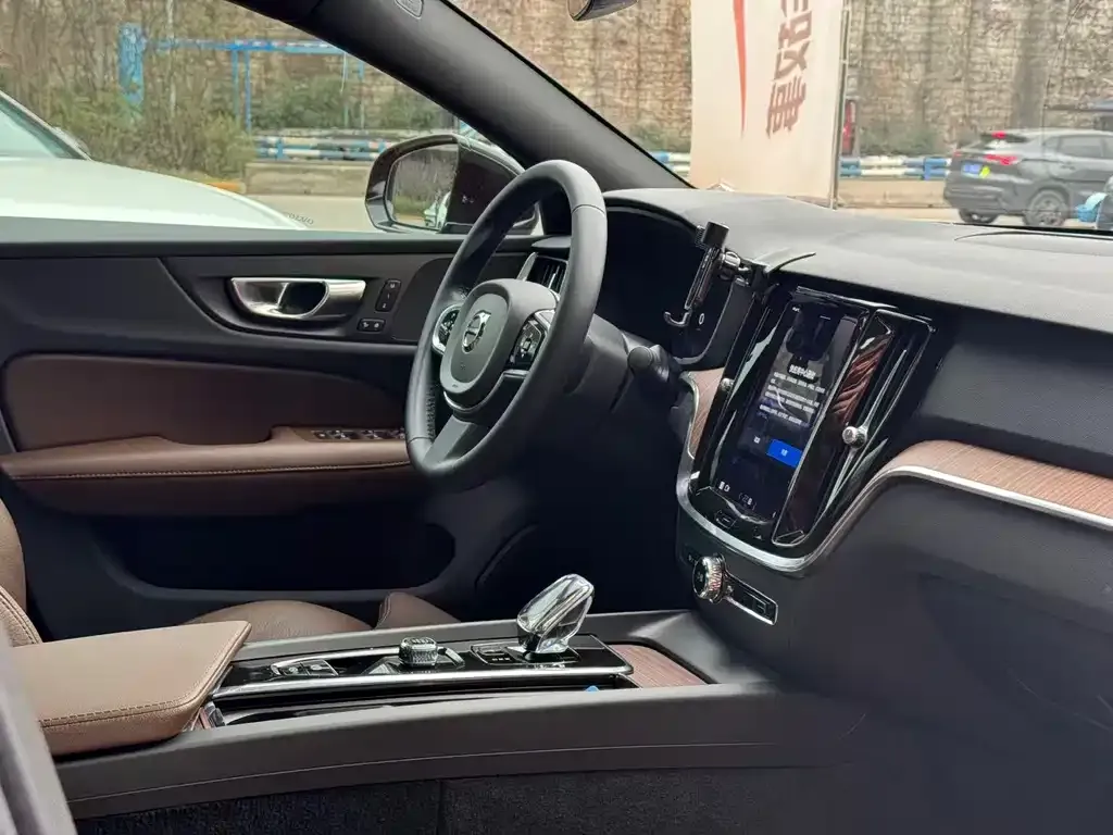 Volvo S60 — фото 10