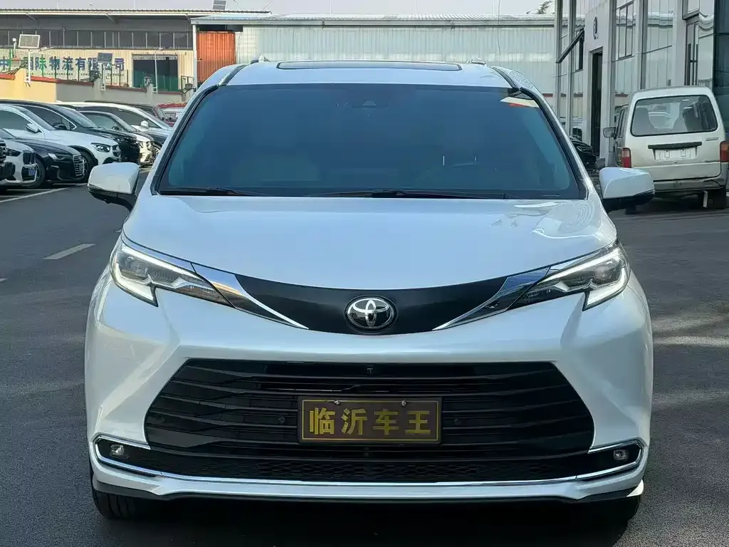 Toyota Sienna 2025 из CN, фото 2