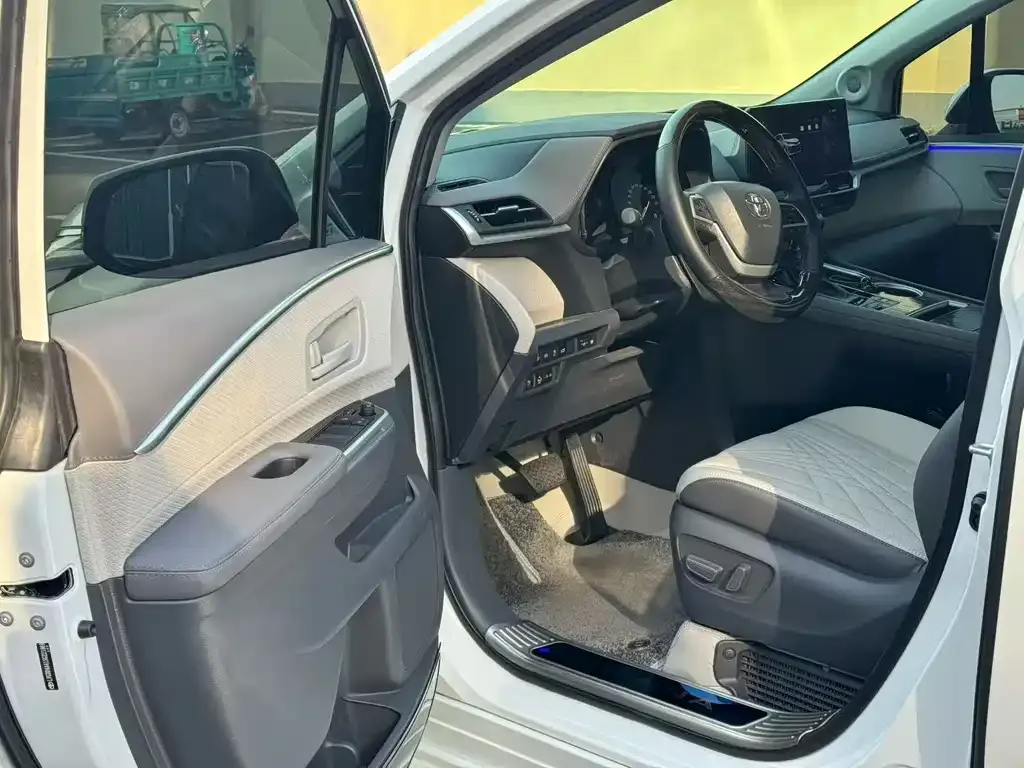 Toyota Sienna 2025 из CN, фото 6
