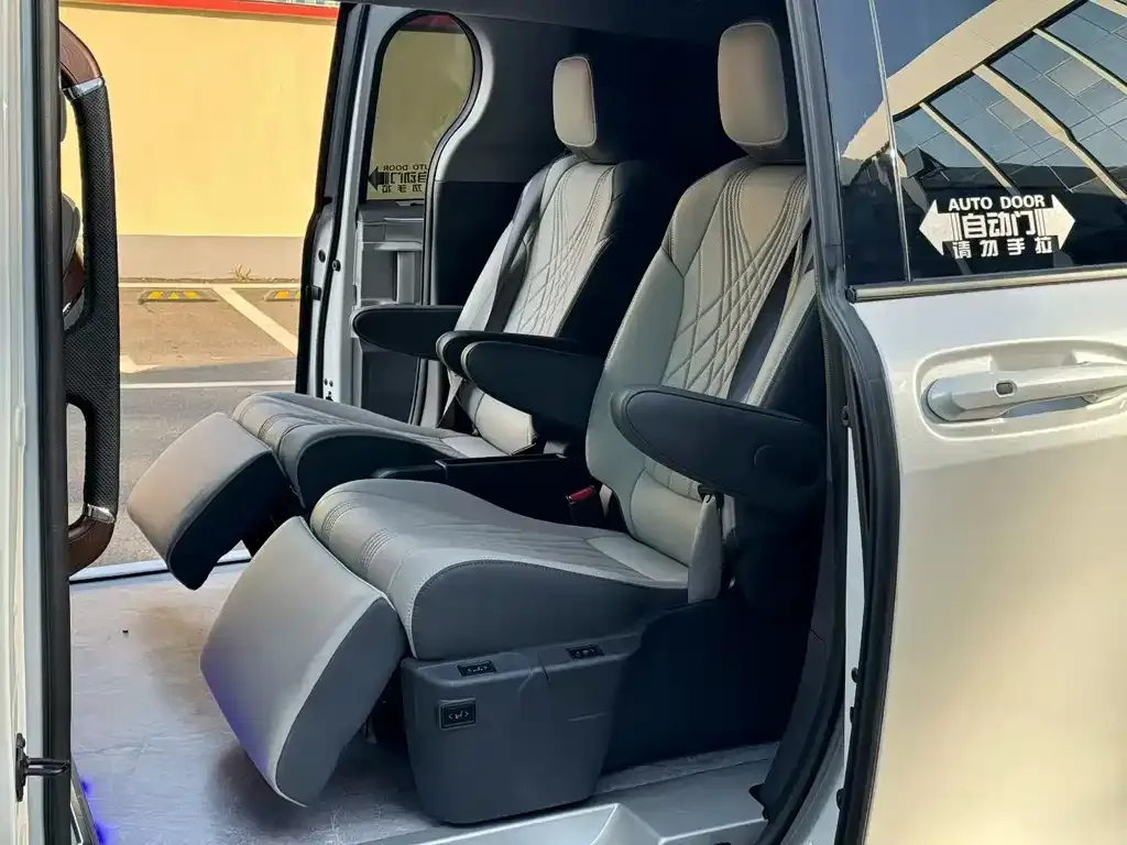 Toyota Sienna 2025 из CN, фото 5