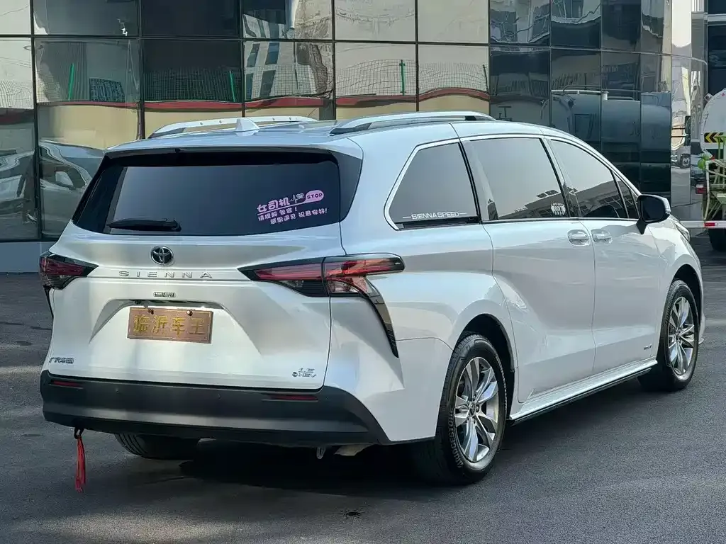 Toyota Sienna 2025 из CN, фото 9