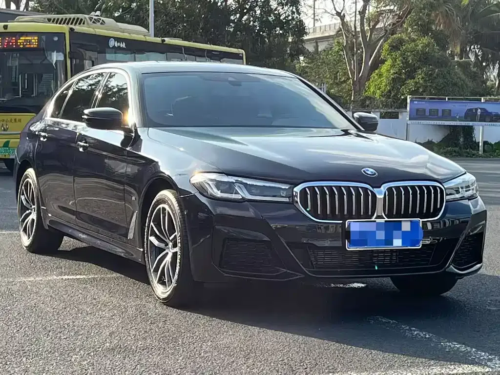 BMW 5 Series — фото 8