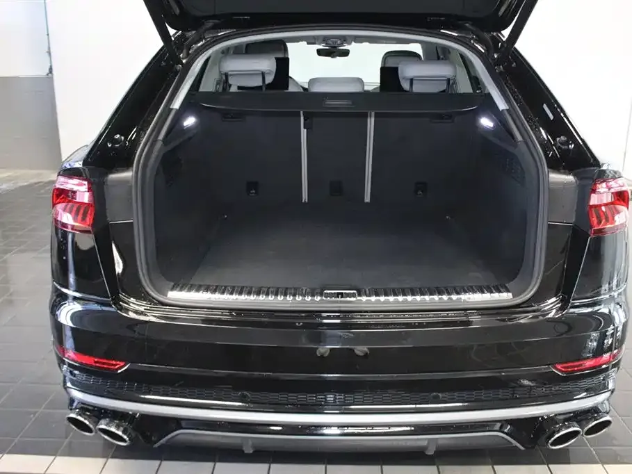 Audi Q8 2023 из CN, фото 8
