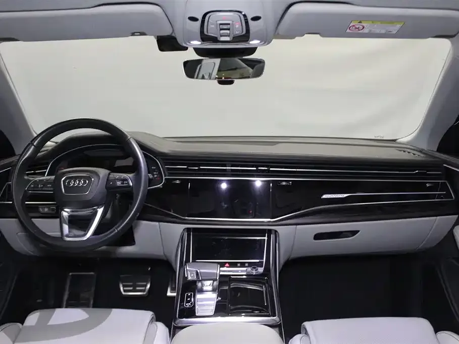 Audi Q8 2023 из CN, фото 2