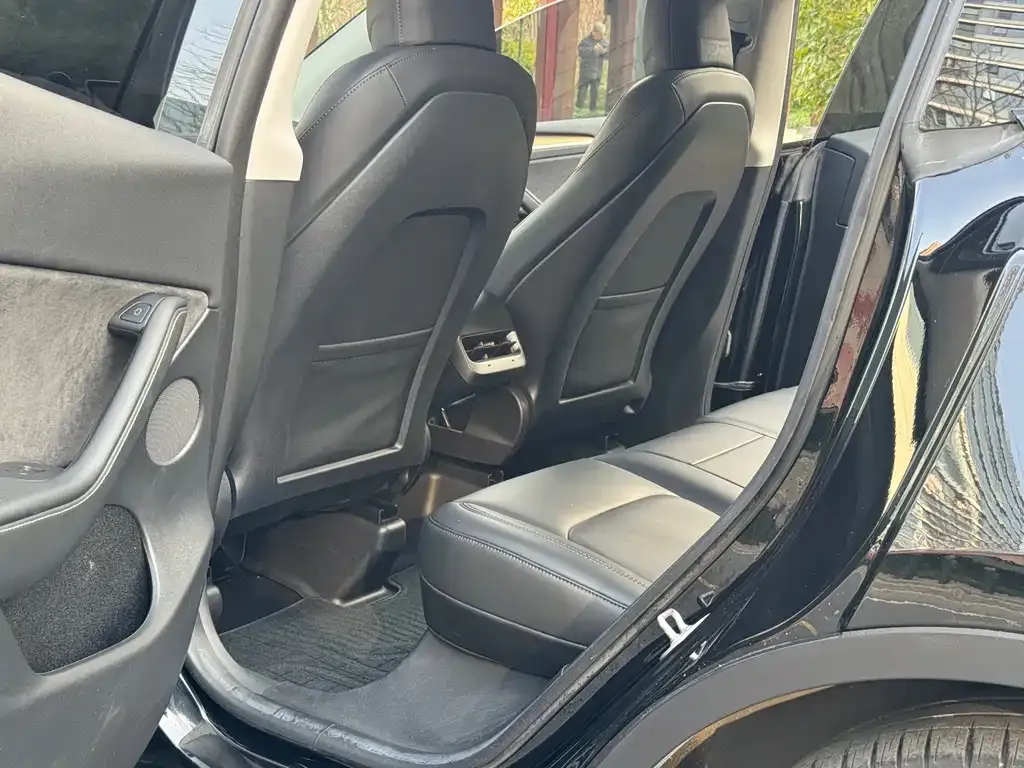 Tesla Model Y 2023 из CN, фото 9