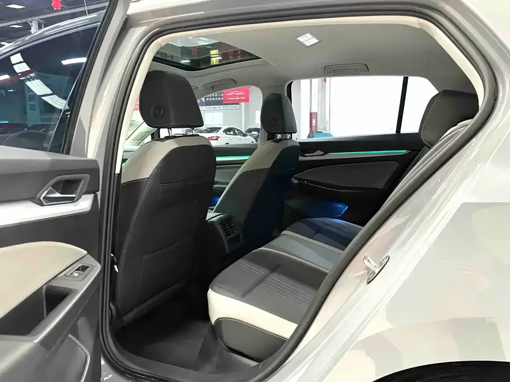Volkswagen Golf 2021 из CN, фото 10
