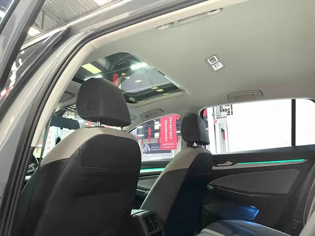 Volkswagen Golf 2021 из CN, фото 2