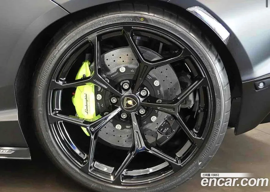 Lamborghini Revuelto 2025 из KR, фото 4