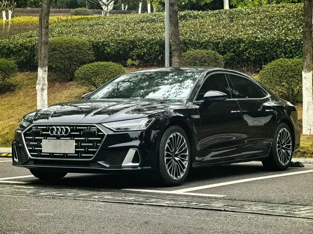 Audi A7L — фото 1