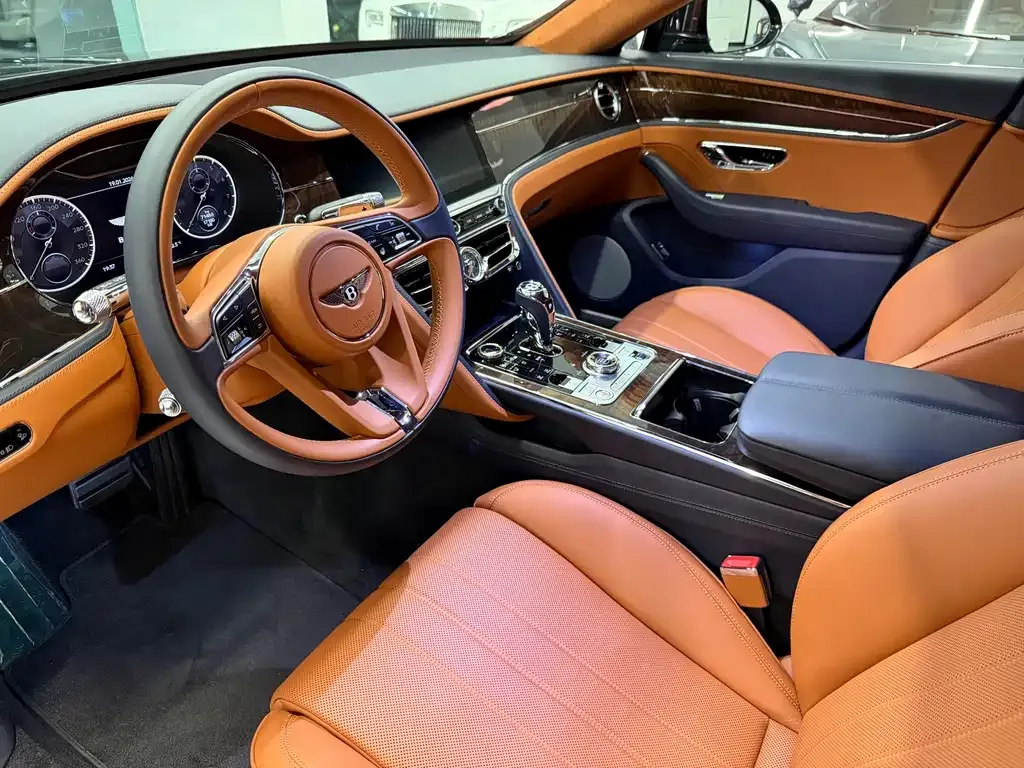 Bentley Flying Spur — фото 9