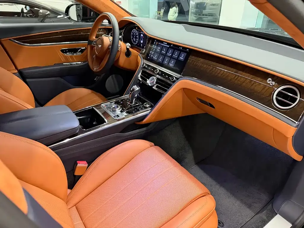 Bentley Flying Spur — фото 2