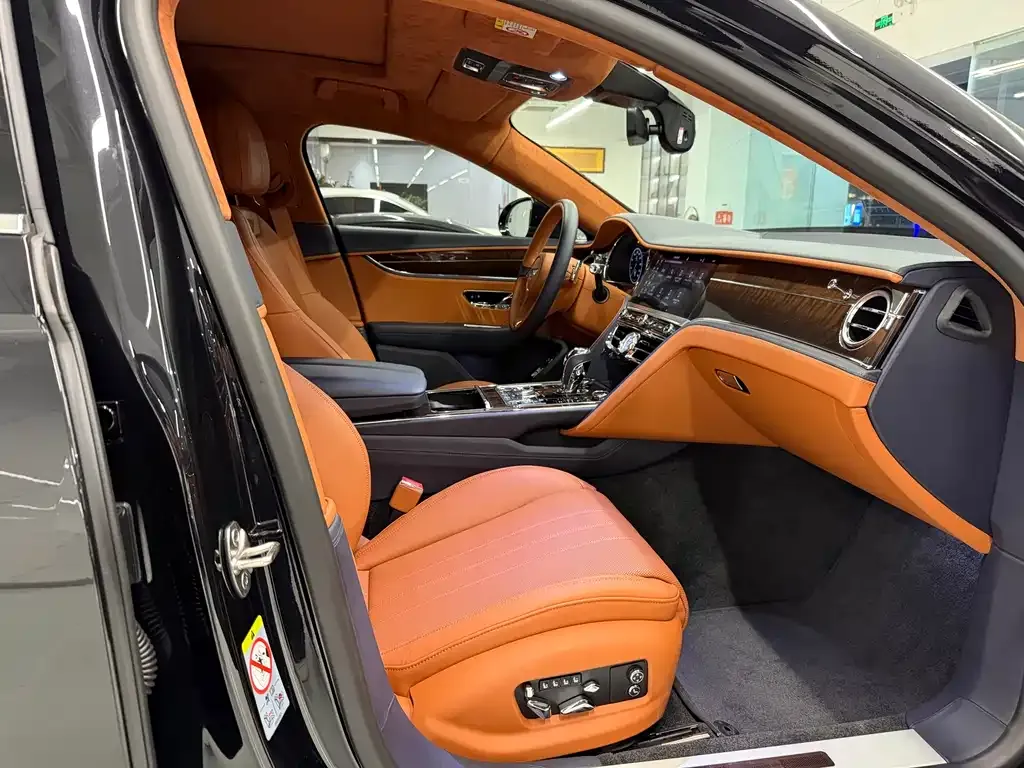 Bentley Flying Spur — фото 10