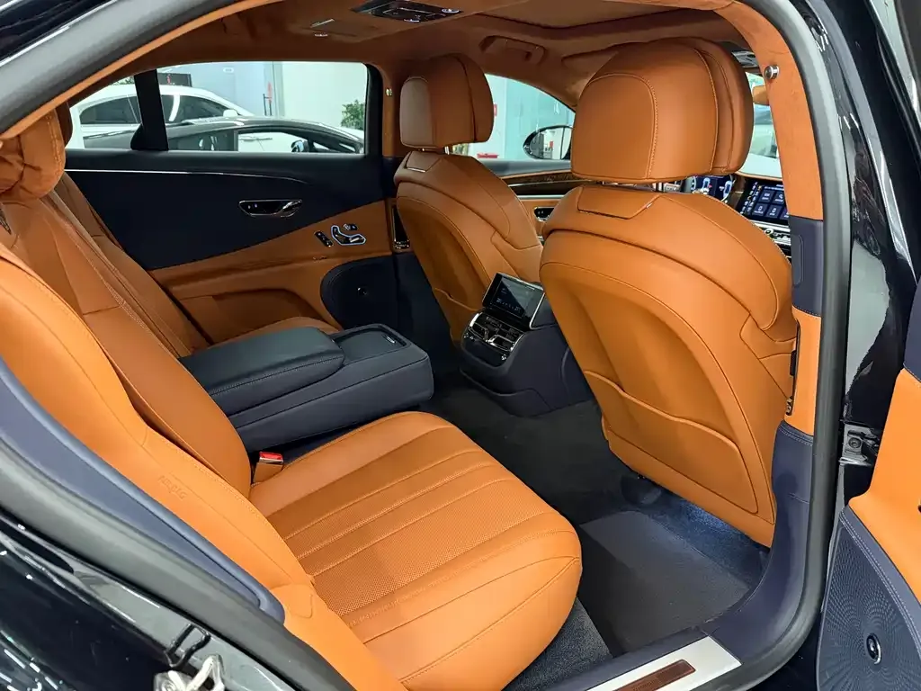Bentley Flying Spur — фото 6