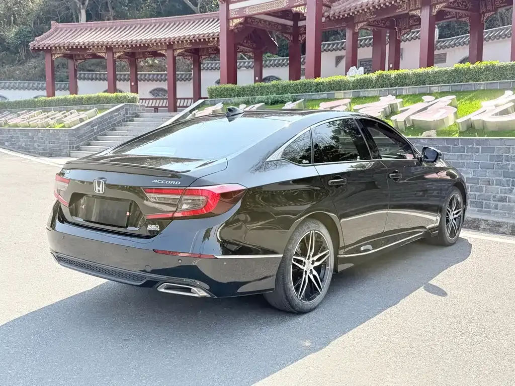 Honda Accord — фото 9
