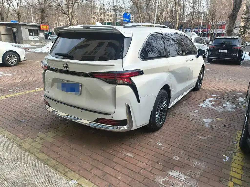 Toyota Sienna — фото 5