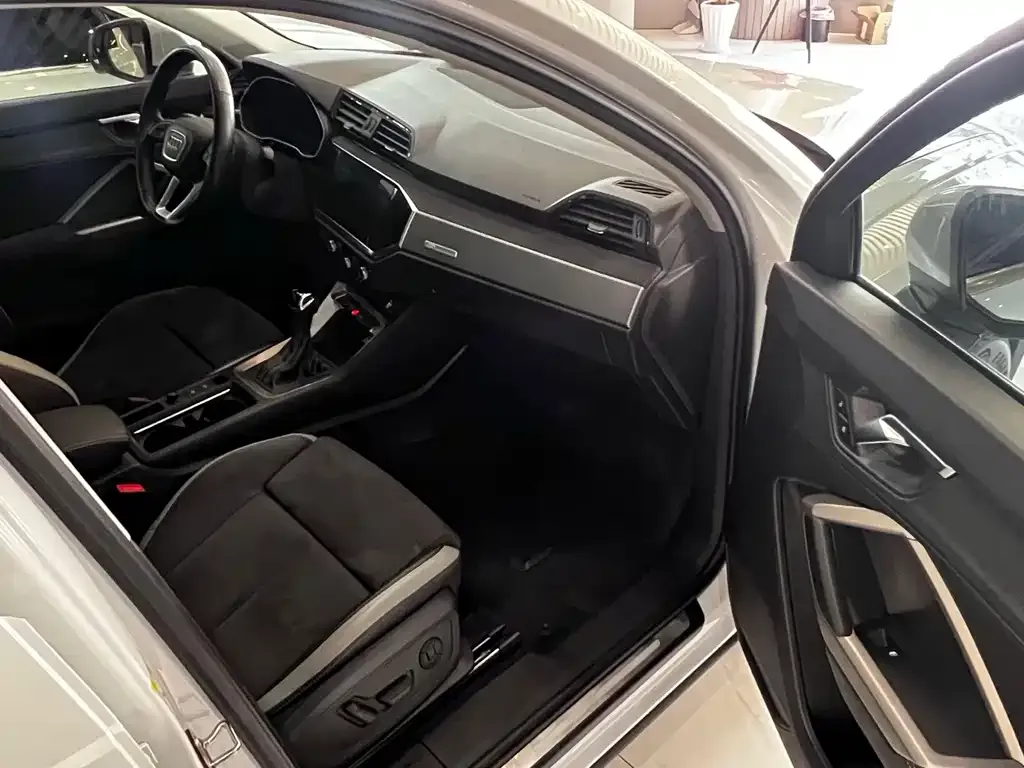 Audi Q3 2023 из CN, фото 6
