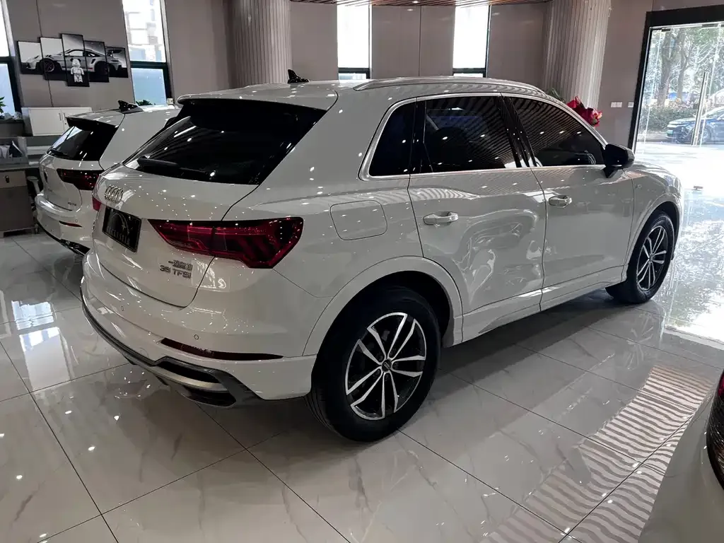 Audi Q3 2023 из CN, фото 2