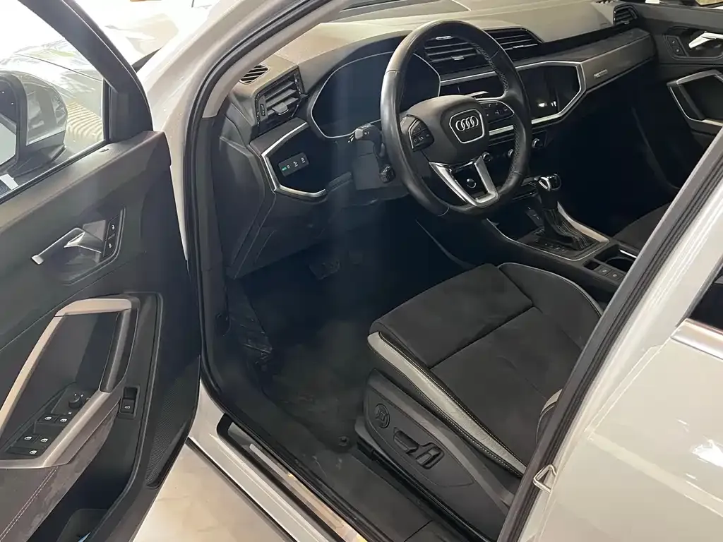 Audi Q3 2023 из CN, фото 10