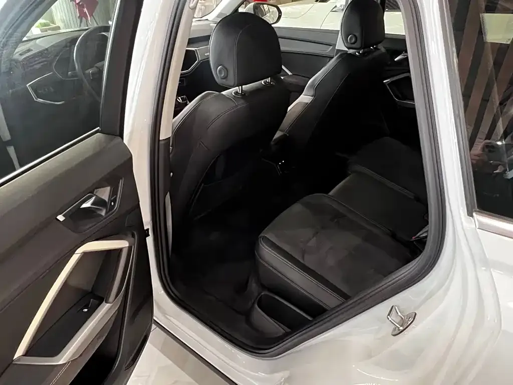 Audi Q3 2023 из CN, фото 3