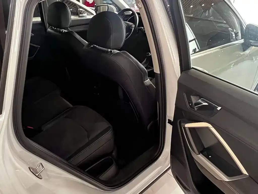 Audi Q3 2023 из CN, фото 8