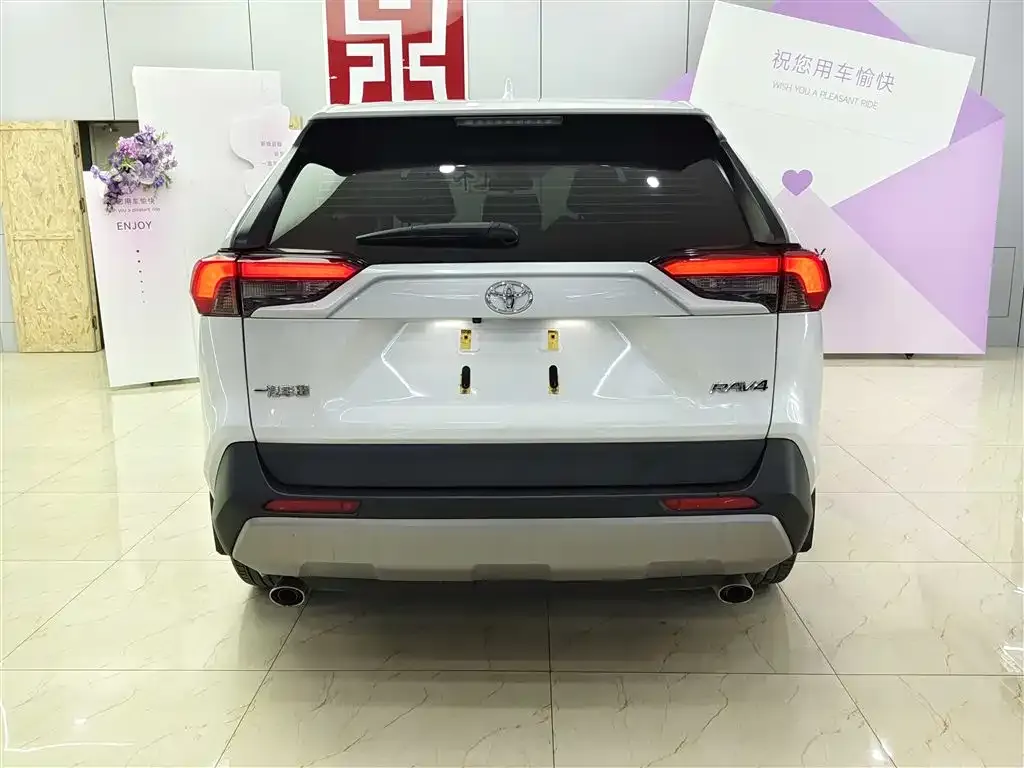 Toyota RAV4 — фото 2