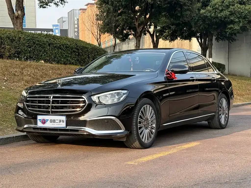 Mercedes-Benz E-Class — фото 1