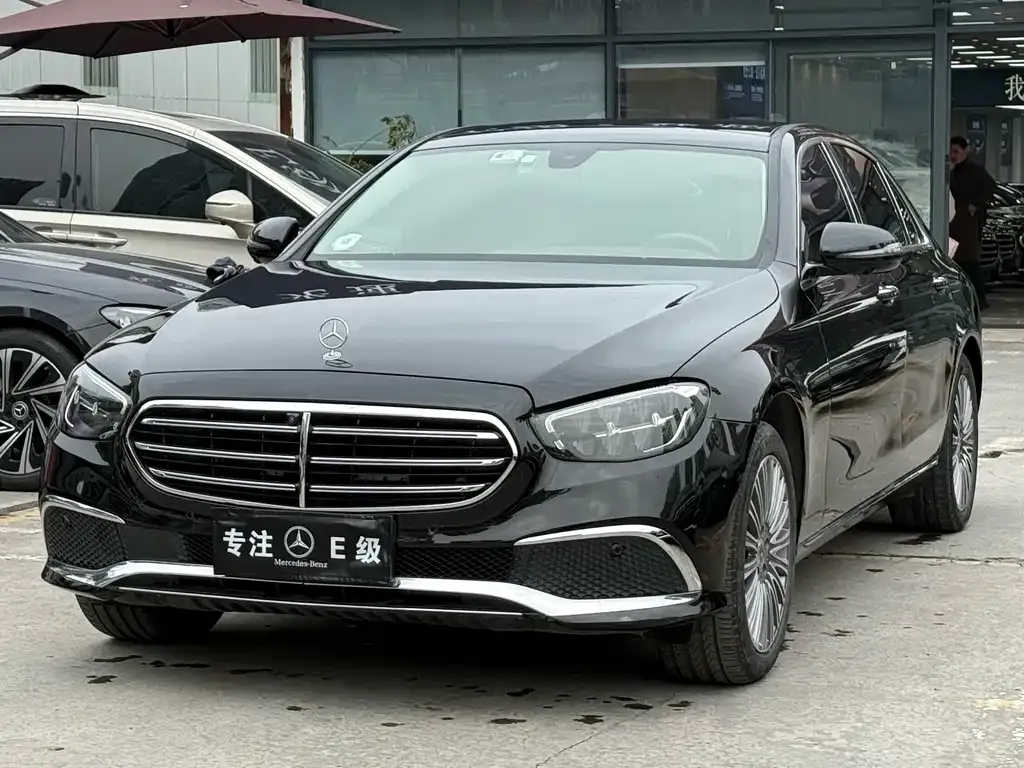 Mercedes-Benz E-Class — фото 1