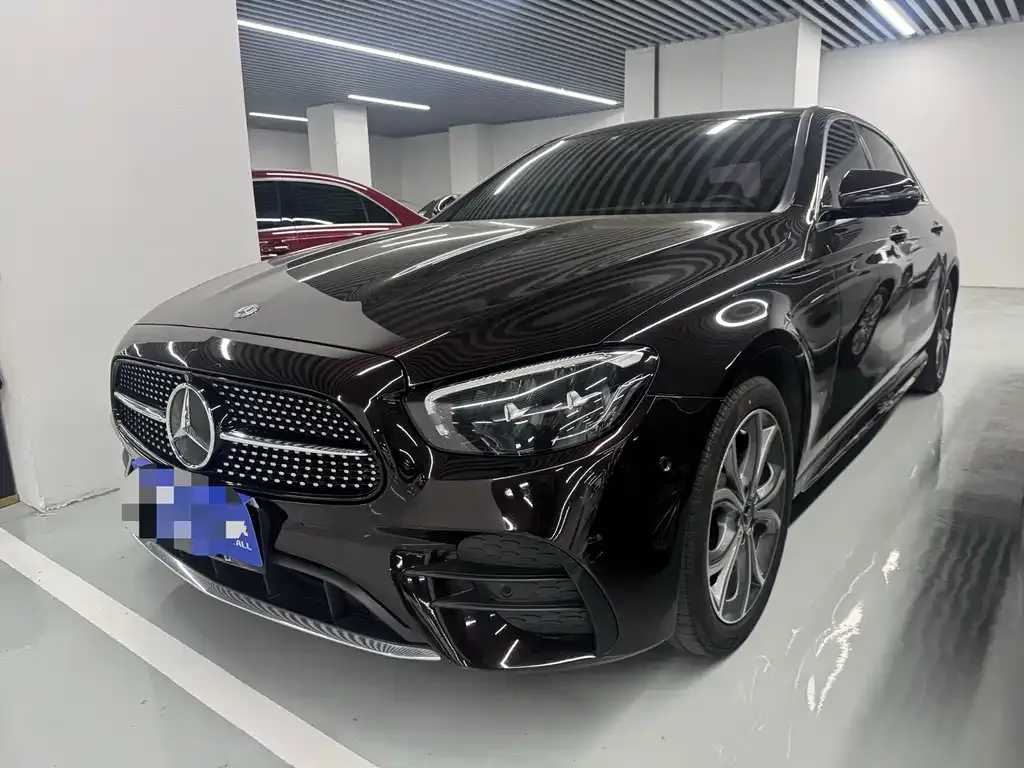 Mercedes-Benz E-Class — фото 1