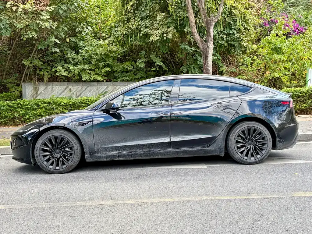 Tesla Model 3 — фото 10