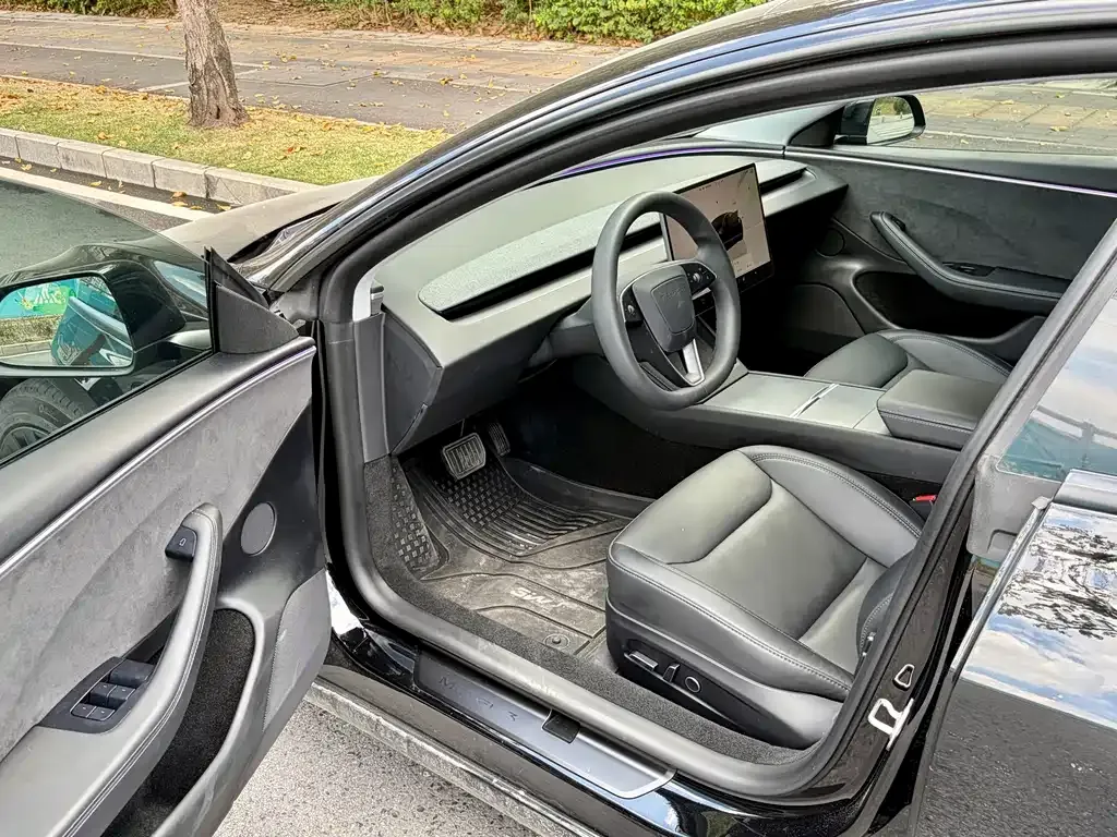 Tesla Model 3 — фото 8
