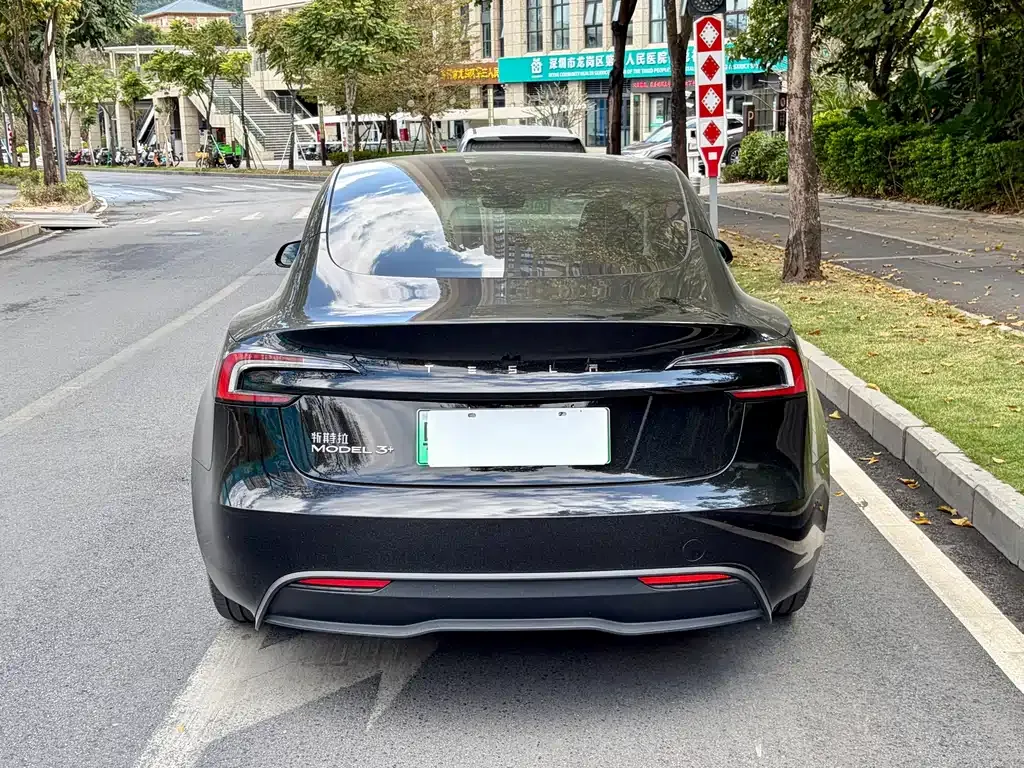 Tesla Model 3 — фото 7
