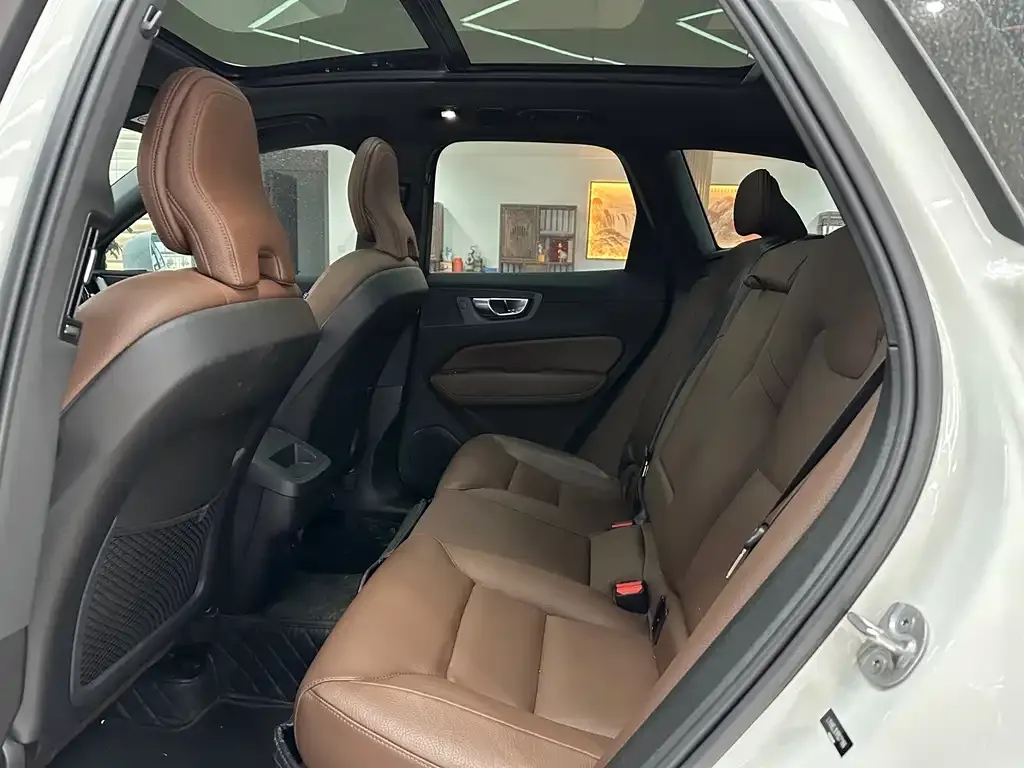 Volvo XC60 — фото 2