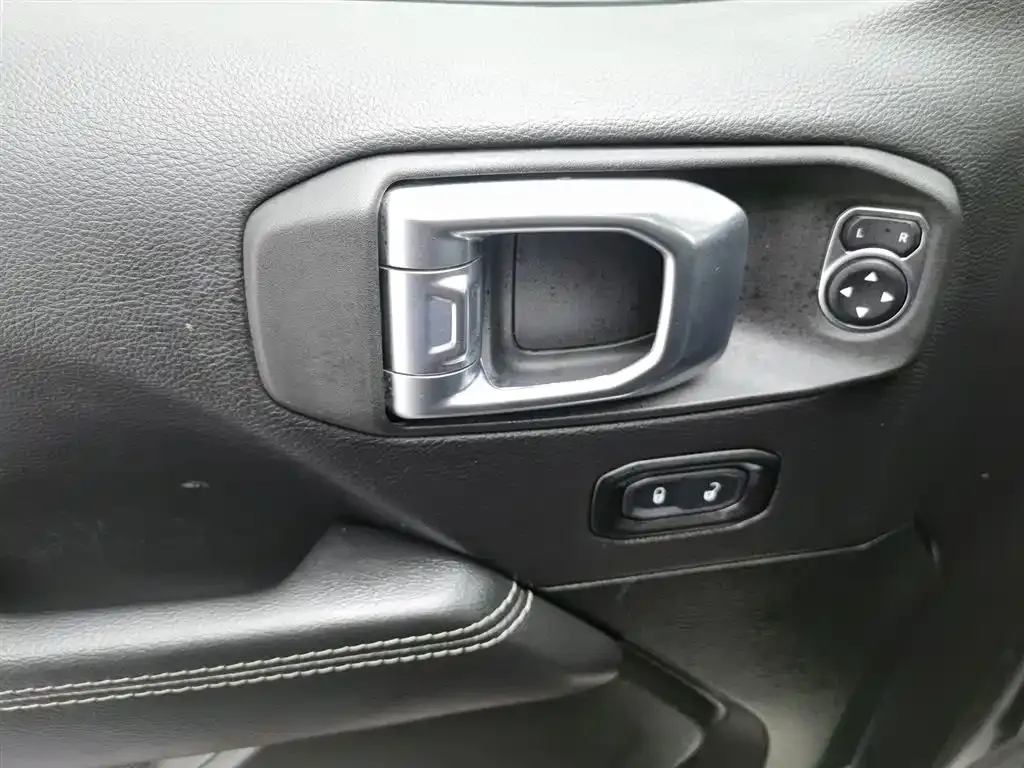Jeep Gladiator 2023 из CN, фото 10