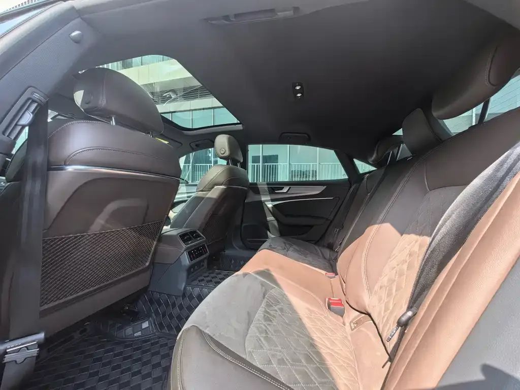 Audi A7L 2023 из CN, фото 3