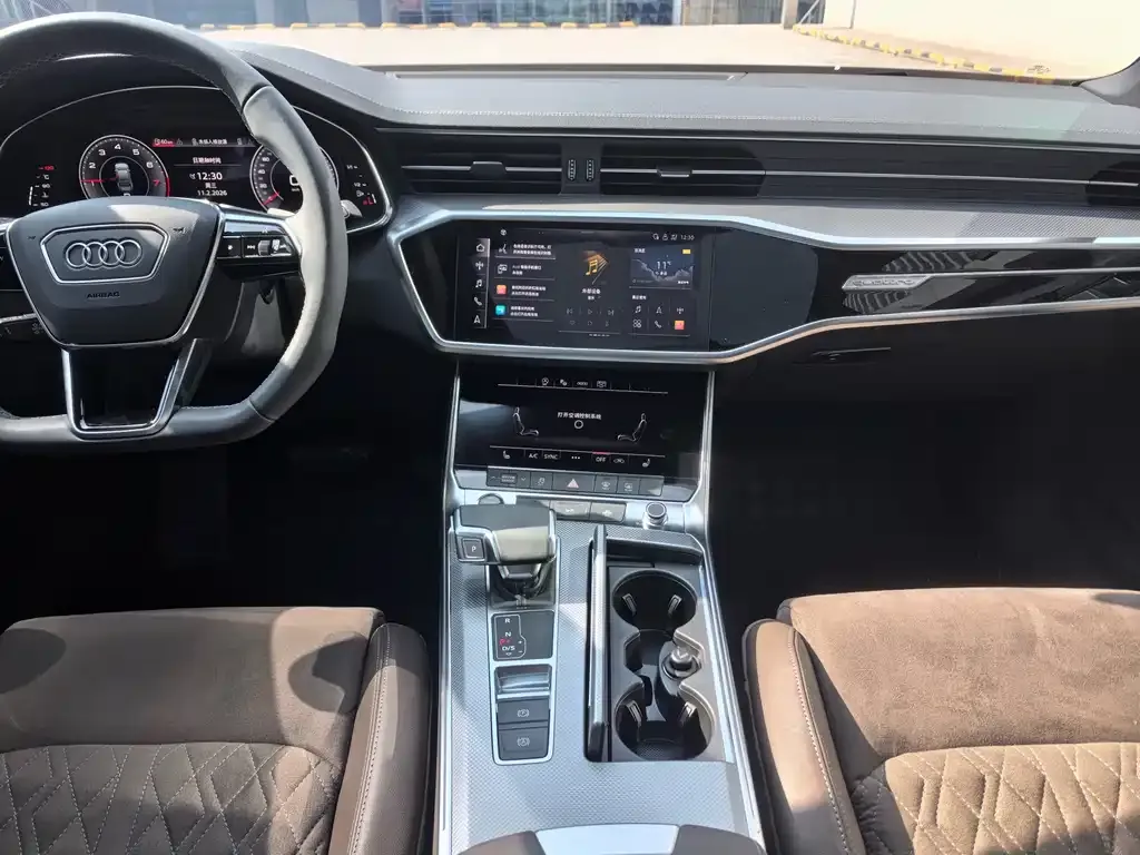 Audi A7L 2023 из CN, фото 9