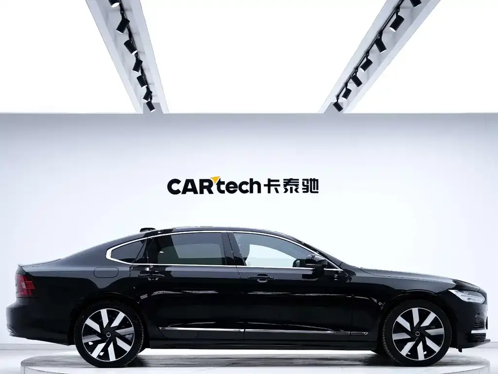 Volvo S90 PHEV 2024 из CN, фото 2