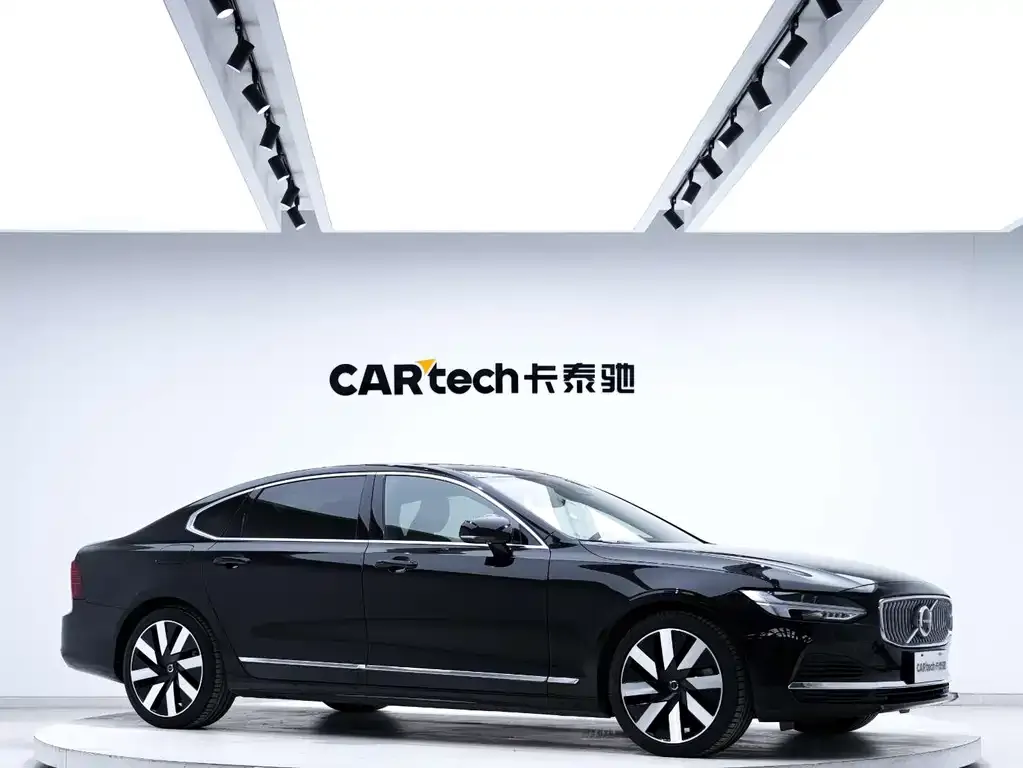 Volvo S90 PHEV 2024 из CN, фото 3