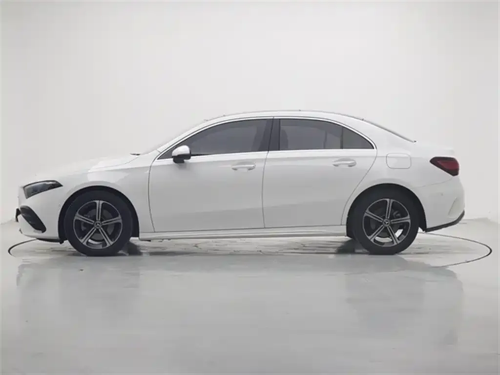 Mercedes-Benz A-Class 2024 из CN, фото 2