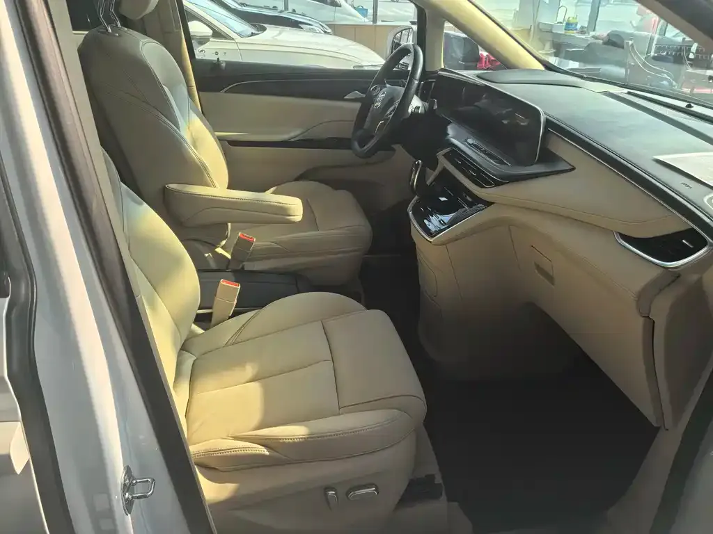 Buick GL8 2023 из CN, фото 9